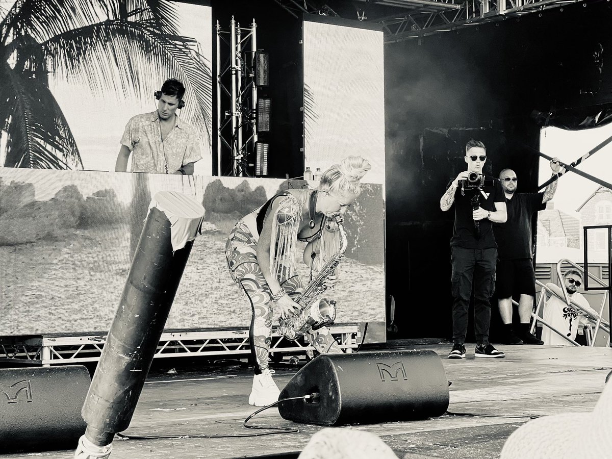 giggler99's tweet photo. @lovelylaurasax absolutely amazing performance at cafe mambo Weston thank you Laura and Ben https://t.co/AXASZL7hlW
