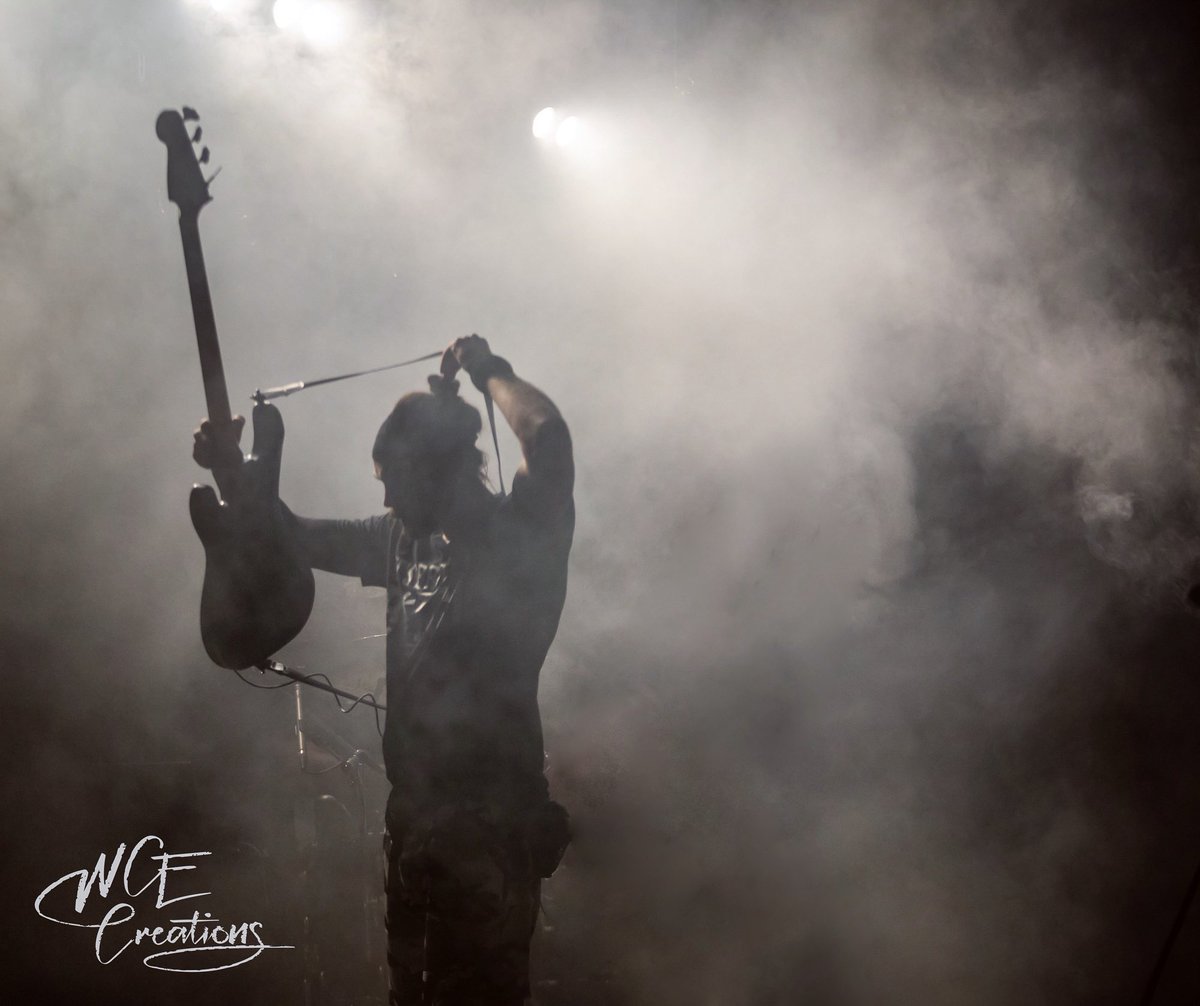 elonmuskissy's tweet photo. Particularly liking this shot of Dave @foolhouseband
#foolhouse #foolhouseband #bassist #sihouette #fog #stagesmoke #warnervineyards #pawpawmichigan #myphoto #wcecreations #wordscantexplain #90sdanceparty #concertphotography #livemusic #gigphotography #bandphotography https://t.co/CDFs4jSQAr