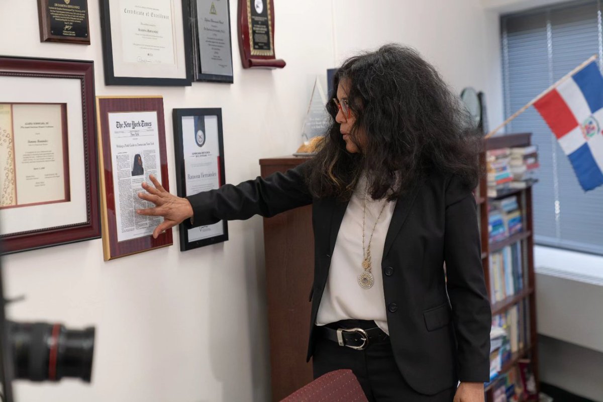 LorennySolano's tweet photo. Agradecemos a Ramona Hernández, directora del Instituto de Historia Dominicana en la ciudad de Nueva York, por compartir su experiencia con nosotros en "Dominicanos que hacen Historia".

Entrevista completa: https://t.co/mpIM3zVsBe https://t.co/coHjM1HmfW