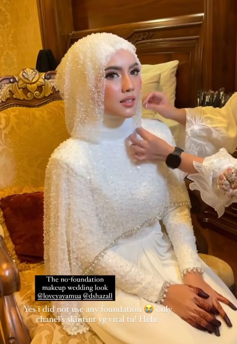 ntsharusli's tweet photo. Dahlia pakai skin tint je on her big day tapi lawa gila makeupnya🫶🏼

let’s manifest for a clear skin so we can use less product to look less cakey ✨ https://t.co/UKZ0nN0Q0A