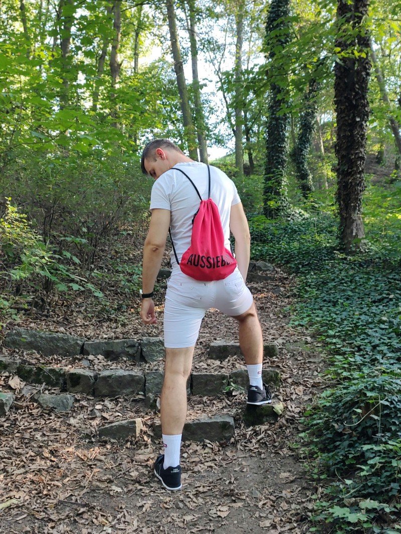 Mind the step.
#aussiebum #outdoor