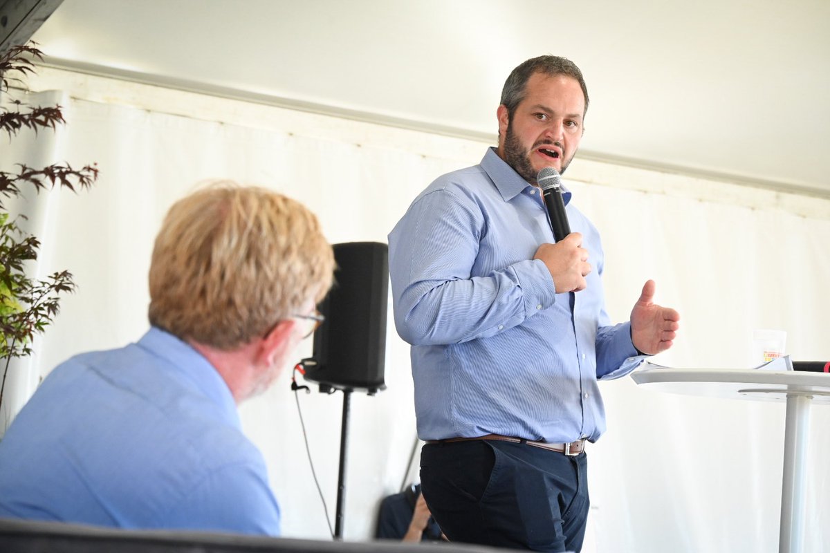 MFesneau's tweet photo. Échanges fructueux avec les acteurs engagés dans le renouvellement des générations d'actifs et les transitions agricoles. 

Merci à eux d'agir concrètement dans les filières et les territoires.

Le Pacte sera l'affaire de tous, agriculteurs, collectivités territoriales, entreprises de l'amont et de l'aval, filières, acteurs du conseil, de l'enseignement et de la recherche, et l'État bien sûr qui sera au rendez-vous.