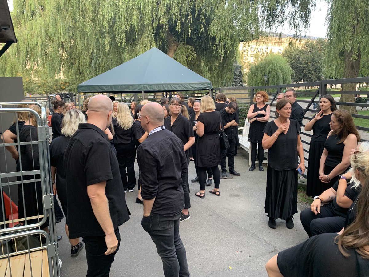 Martin Schalling (@martinschalling) on Twitter photo Nu drar strax suicidpreventiva eventet i Kungsan igång som ordnas av @Suicide_Zero Här kören backstage😊 <a href="/AndersHansen74/">Anders Hansen</a> <a href="/karolinskainst/">Karolinska Institutet</a> Nu drar strax suicidpreventiva eventet i Kungsan igång som ordnas av @Suicide_Zero Här kören backstage😊 <a href="/AndersHansen74/">Anders Hansen</a> <a href="/karolinskainst/">Karolinska Institutet</a>