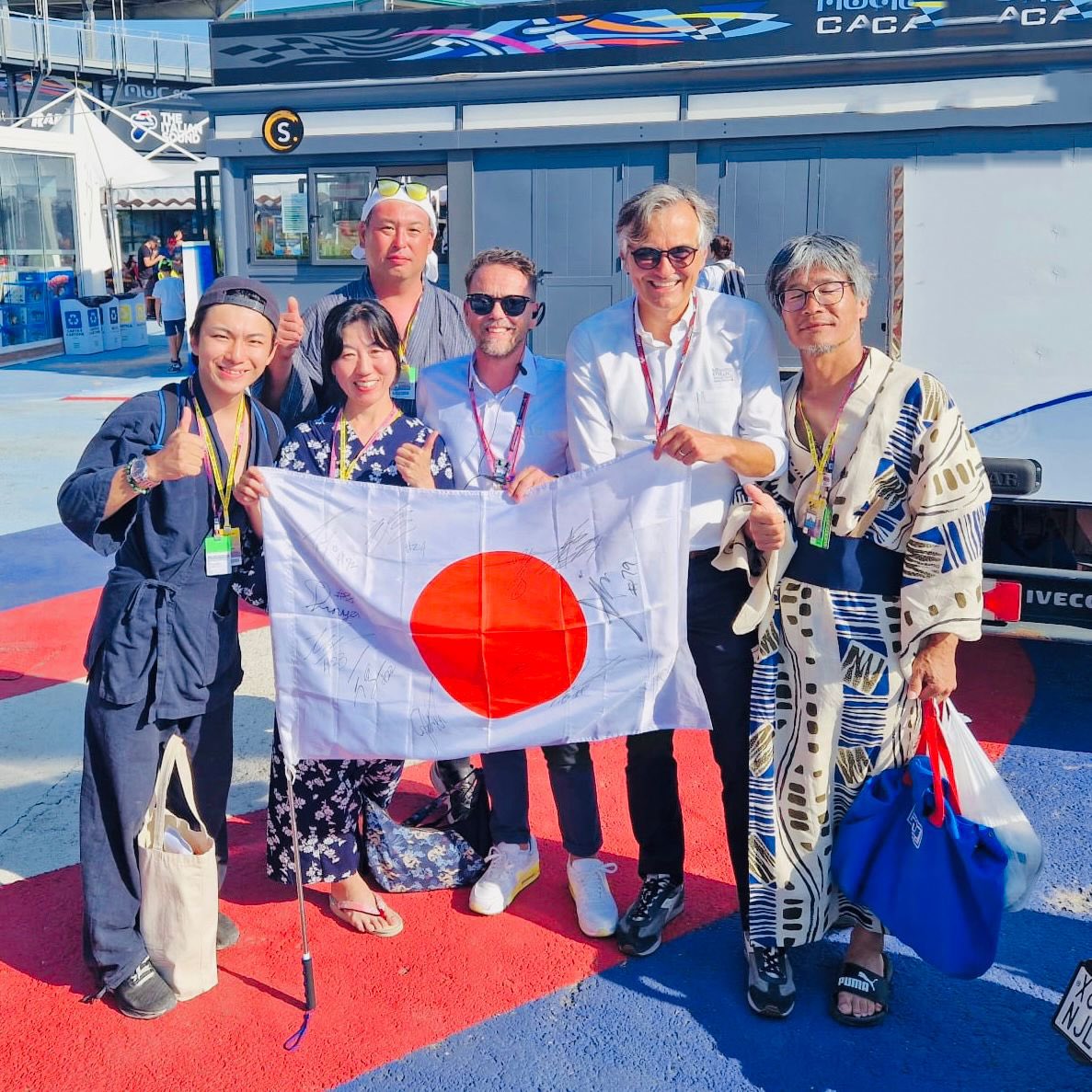 Anche il sol levante presente al #sanmarinogp 🇯🇵 Un giovane pilota del @CIVtv insieme alla sua famiglia 😍 direttamente dal Giappone! 🌈🪭🙏🏻 #fromjapantomisano