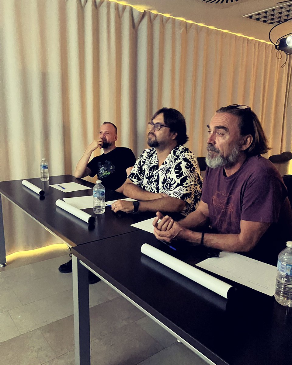 La labor de un jurado es complicada y más  en nuestro formato. Pero por ello, cada año podemos disfrutar de la  excelente labor y los interesantes debates que surgen en algo tan  complicado como calificar el arte. Muchas gracias a <a href="/oscargiron__/">Óscar Girón</a>  <a href="/davidperearios1/">David Perea</a>  &amp; César Macarrón