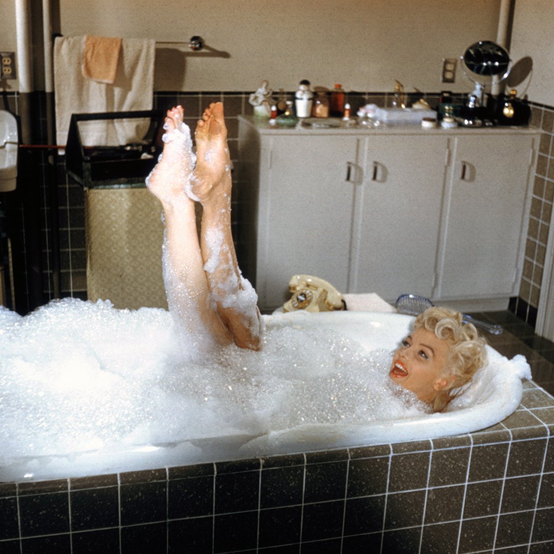 MarilynMonroe's tweet photo. Amid stringent Hollywood censorship at its release, "The Seven Year Itch" had to adapt its scenes and dialogues to fit the Production Code.
📸: @SamShawPhoto #SamShawPhoto
#MarilynMonroe #Icon #Hollywood #ProductionCode #TheSevenYearItch #Adaption https://t.co/IWwAaEgLSS