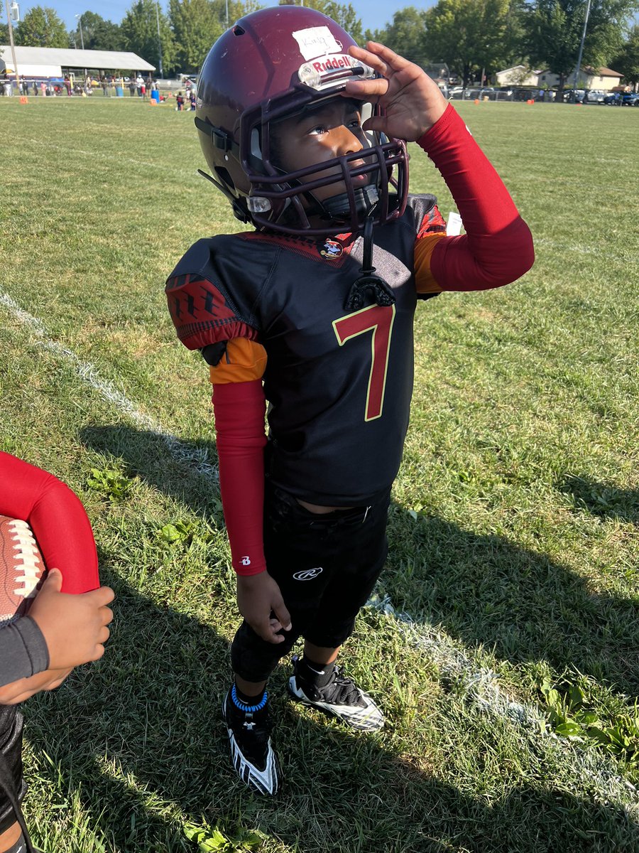 🏈👑👦 Watch out for the future football star! Our first-grade student, King, is making moves on the field as a quarterback. 🌟🏈 #YoungAthlete #FutureStar #ArmSTRONG