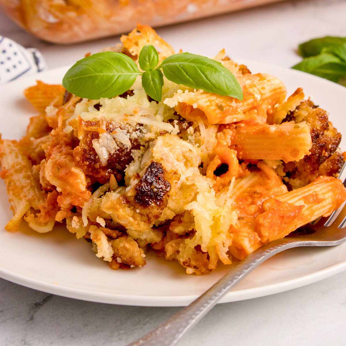 HeavenlyBlogs's tweet photo. #ChickenParmesan #casserole is a hearty Italian-inspired dish that features layers of marinara-coated #pasta, breaded #chicken, and gooey, melted #cheese. It's the ultimate #comfortfood! https://t.co/qF9eexYFTj https://t.co/buaupOMADl