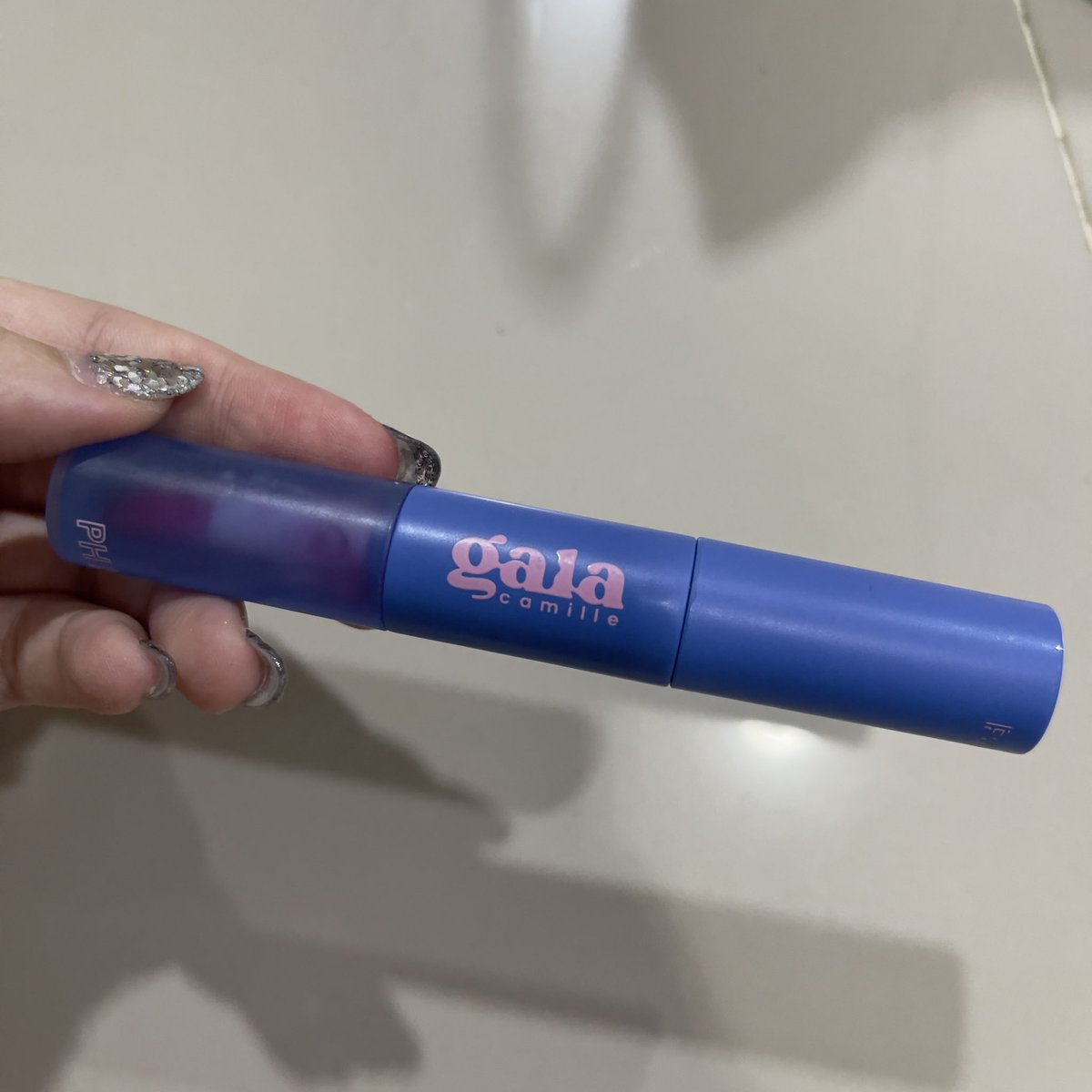 ggiftcnsr's tweet photo. ส่งต่อ ลิปกาล่า แท่งน้ำเงิน (ไม่มีขายแล้ว) สี Savage
‼️100 รวมส่งค่ะ สีสวยจึ้ง เหลือ 90%
#ส่งต่อคสอ #ส่งต่อคสอมือสอง #ส่งต่อเสื้อผ้า #ส่งต่อเสื้อผ้ามือสองสภาพดี #ส่งต่อสกินเเคร์ #กันแดดหนมปัง #กันแดดขนมปัง #sunbreadsunbest #ลิปกาล่า #terry #เทอรี่ #ส่งต่อ #ลิปgala https://t.co/oHEQUKx0uL