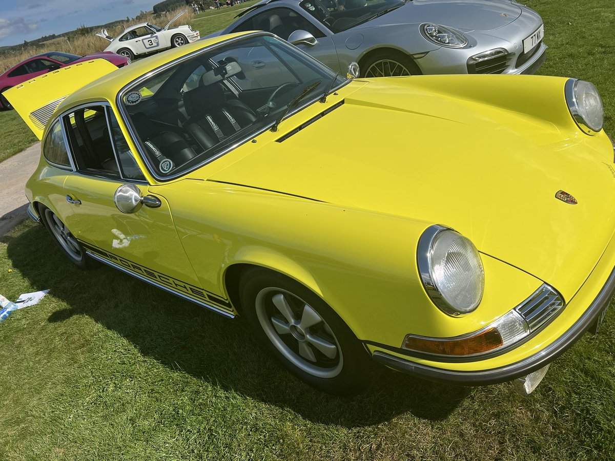 Edition002's tweet image. Helped a mate with the parking this morning at Aberdeenshire Porsche in the Park … huge variety of 911s and Boxsters and Caymans, 2 968s and a 914.