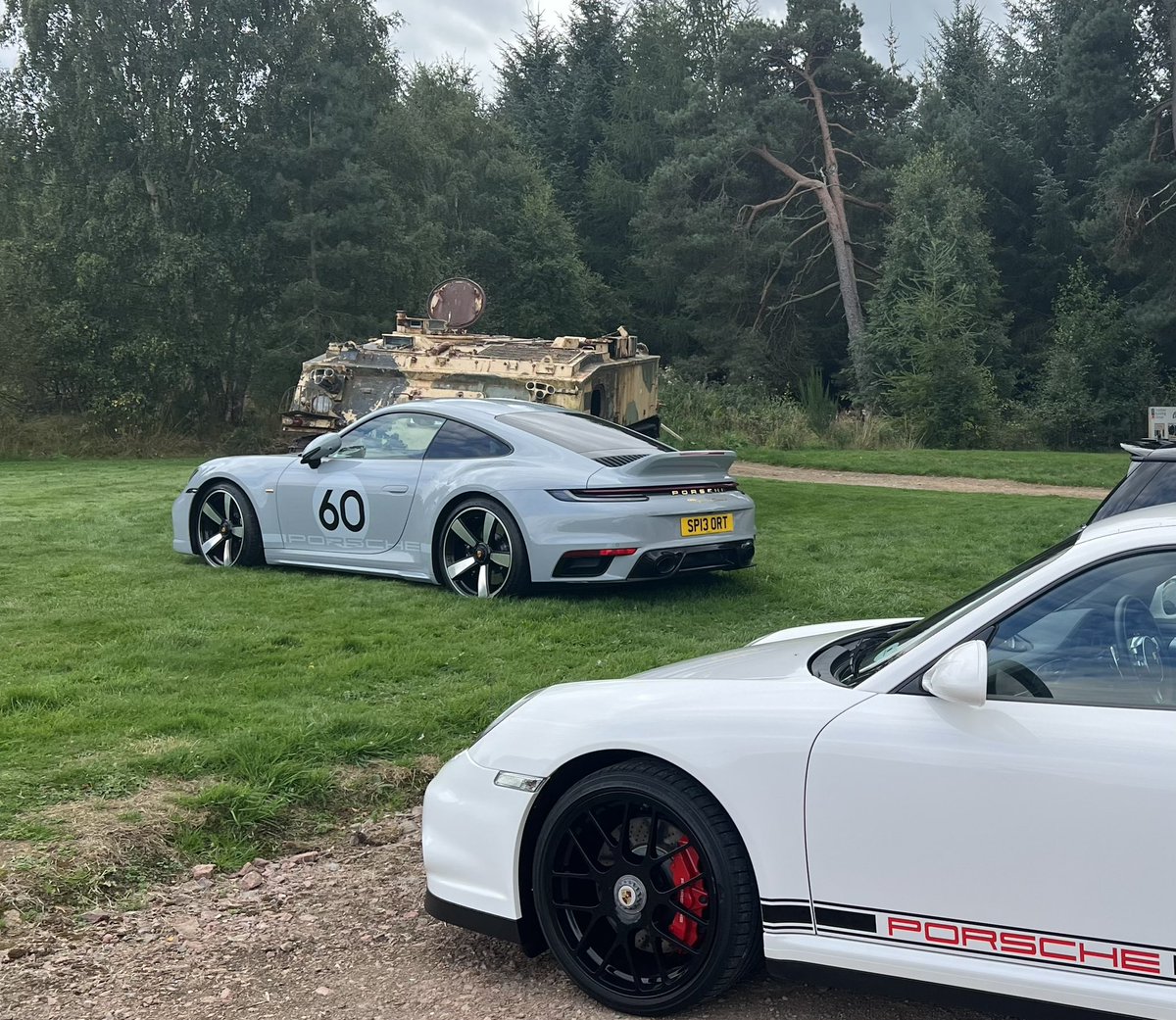 Edition002's tweet image. Helped a mate with the parking this morning at Aberdeenshire Porsche in the Park … huge variety of 911s and Boxsters and Caymans, 2 968s and a 914.