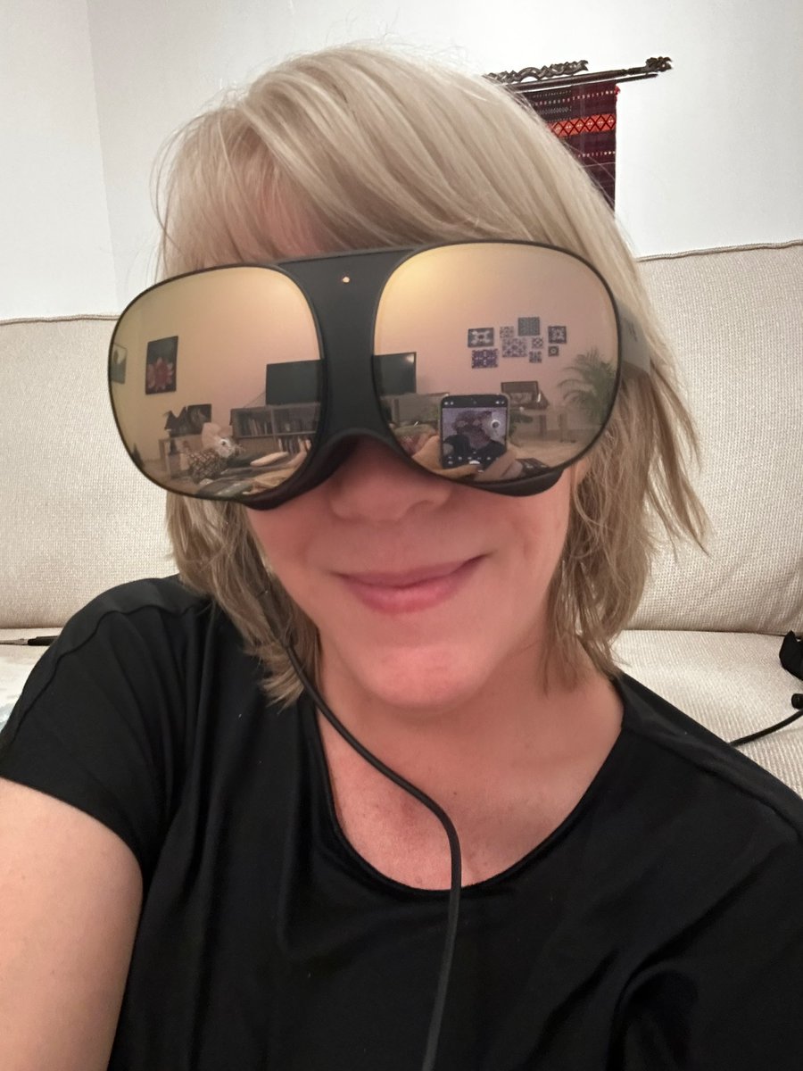 janeinjava's tweet image. Last time I tried the Oculus Quest, this time I’ve opted for the Vive Flow. Much more wearable with build in diopter and way lighter. Watch this space. #viveflow #VRinEDU #maketolearn @acsabudhabi @ViveVR