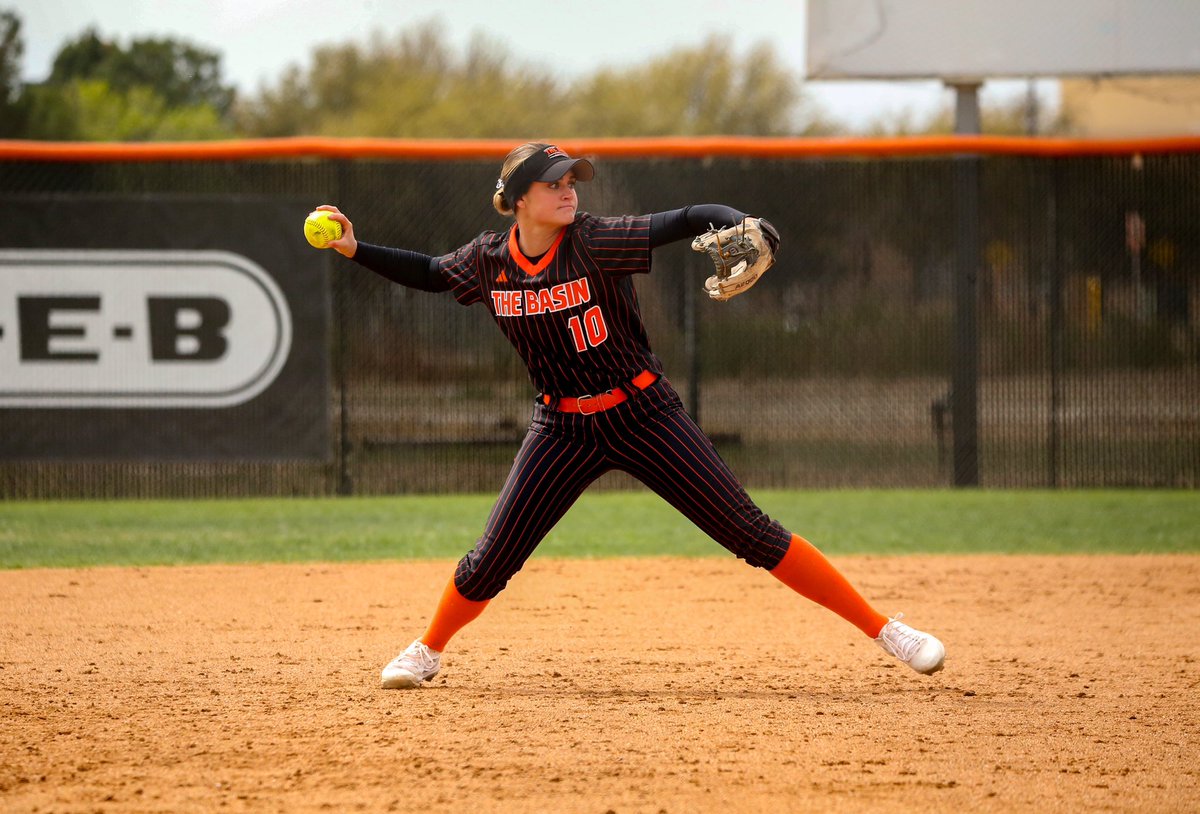 utpbsoftball tweet media