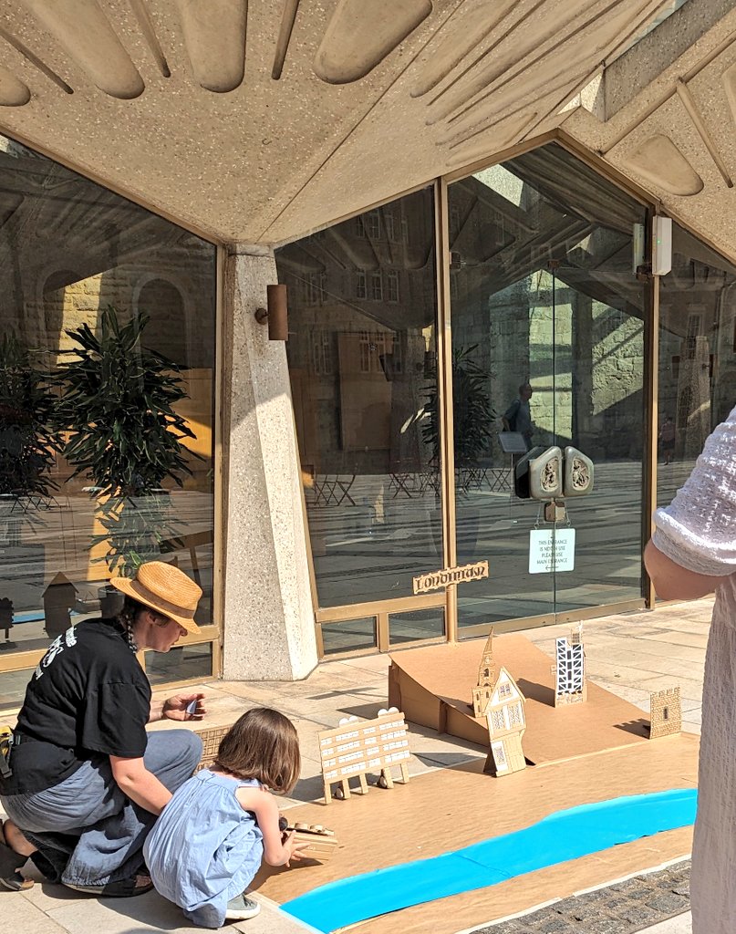 London cityscape is taking shape.....wonderful families loving the cardboard! @theCOOKkitchen Construction Imagination We even have a London Eye! @animate_arts @GuildhallArt