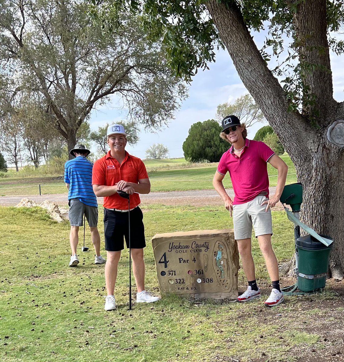StellKristal's tweet photo. @StellTate and Haydin practicing at the Yoakum County golf course https://t.co/0TLSWhqOHr