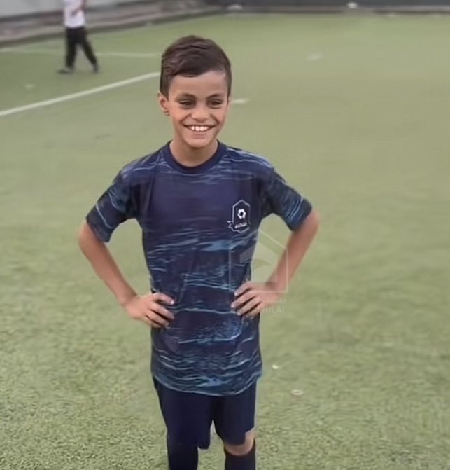 طفل في أحد الأكاديميات .. يشبه من 😂🤔؟