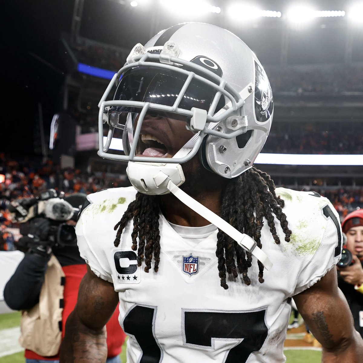 RaiderCody's tweet photo. GAMEDAY 🏴‍☠️ https://t.co/qDyhuyQf0p