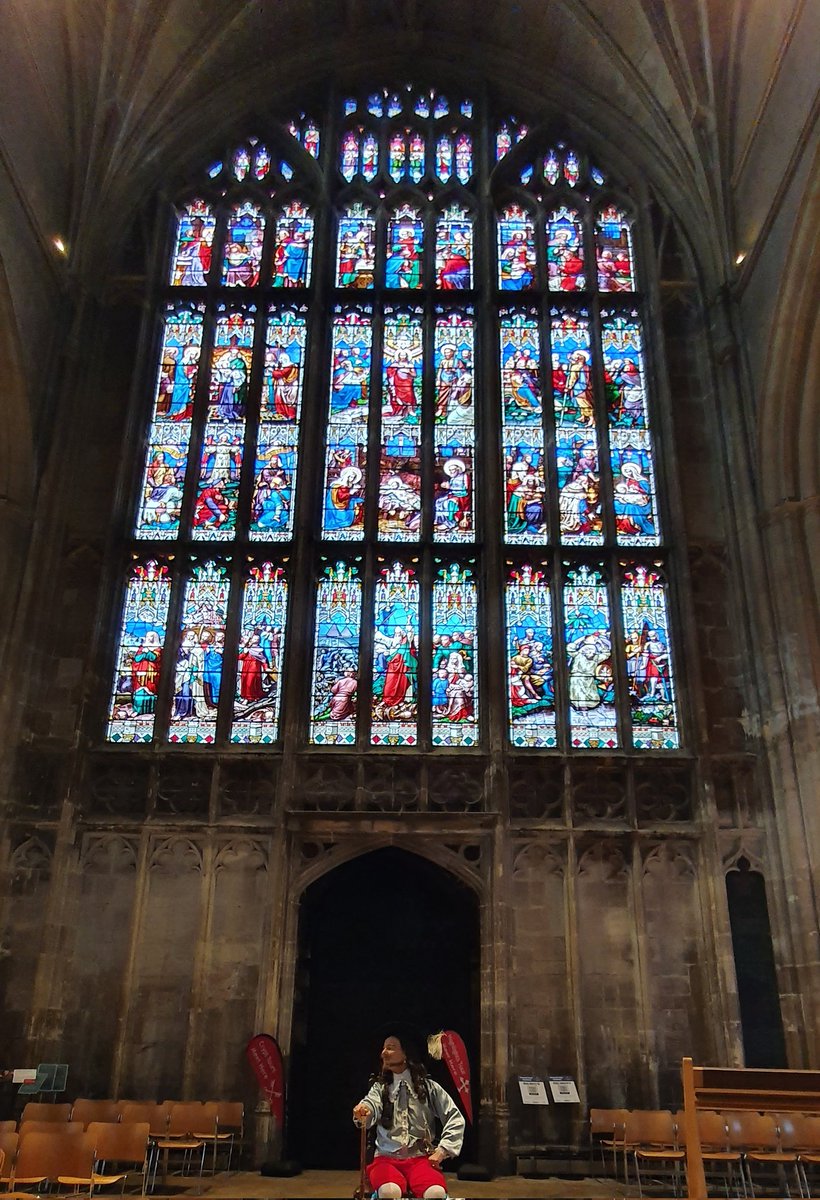 Stained glass Sunday
@GlosCathedral

#Gloucester #Cathedral #Churches #Church #CharlesI #KingCharles #Gloucestershire #sundayvibes 
#GlosHistFest23 #Stainedglass #Stainedglasssunday #Artglouc