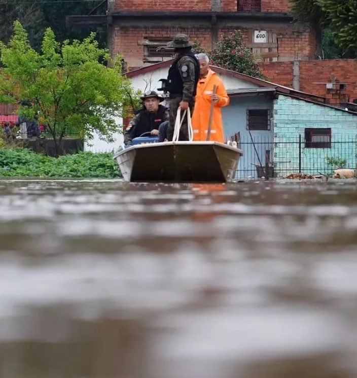 🔴 ATENÇÃO - ALERTA | Novo episódio de chuva extrema vai castigar o Rio Grande do Sul, trazendo novas enchentes e agravando as cheias que já ocorrem. Veja as áreas de alto risco, os rios que preocupam e as projeções de chuva. 

‼️ Leia o alerta ▶️ tinyurl.com/3apcz7mw