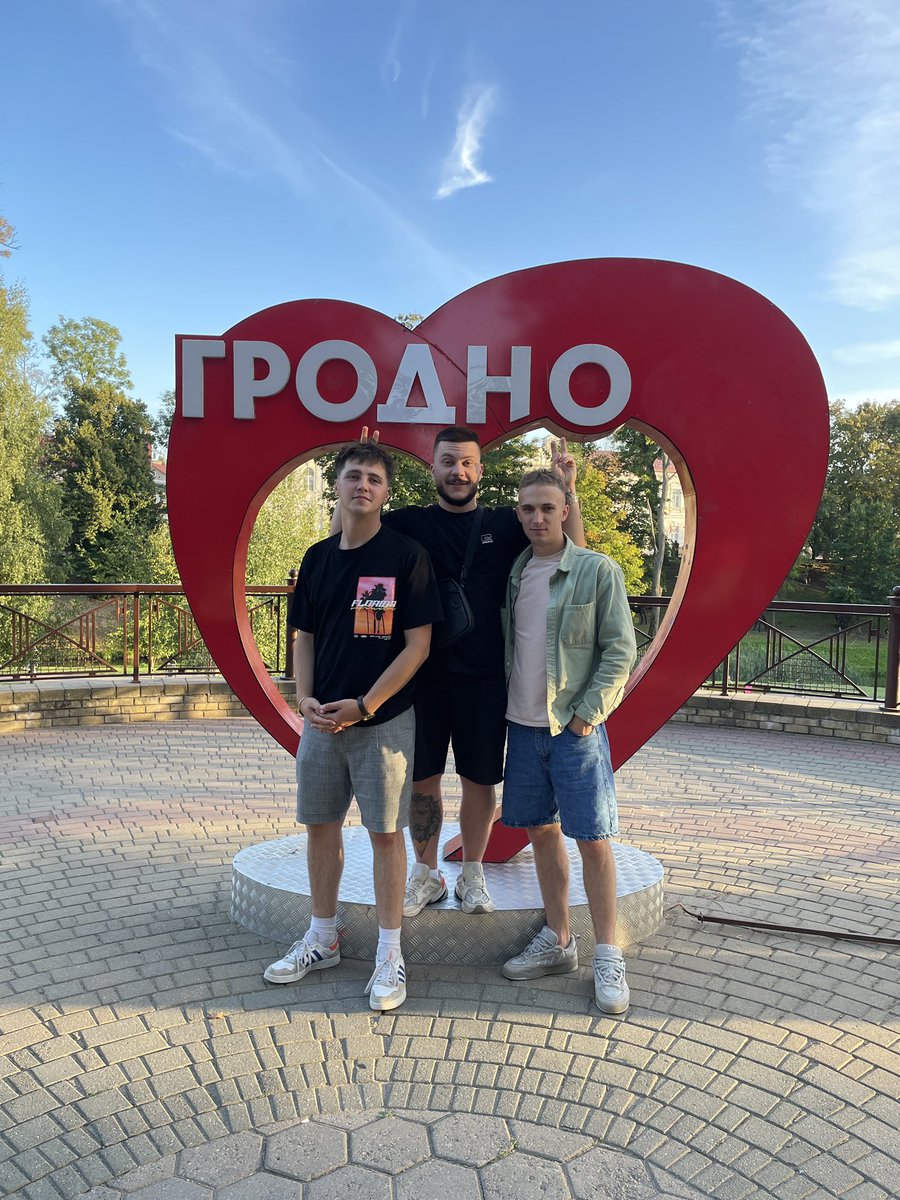 Worozhbitsky's tweet photo. Один любит пить водку!
Один любит ��рать!
Один любит ебаться !
Теперь решите, кто есть кто! https://t.co/OjWlz4pEd8