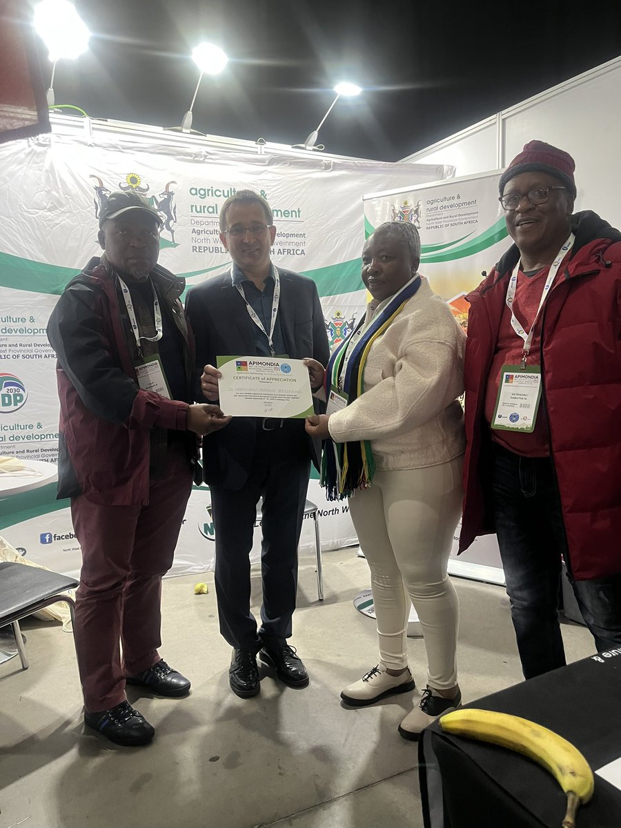 The <a href="/Apimondia_Chile/">Apimondia Chile 2023</a> bear witnessed factors threatening local and global surroundings of apiculture, due to climate change and the agroindustrial models of development that affect pollinators, biodiversity and the balance of our ecosystems. <a href="/DesboMohono/">Dr. Desbo Mohono</a> @DALRRDgov_ZA <a href="/NWPGOV/">NWPG</a>