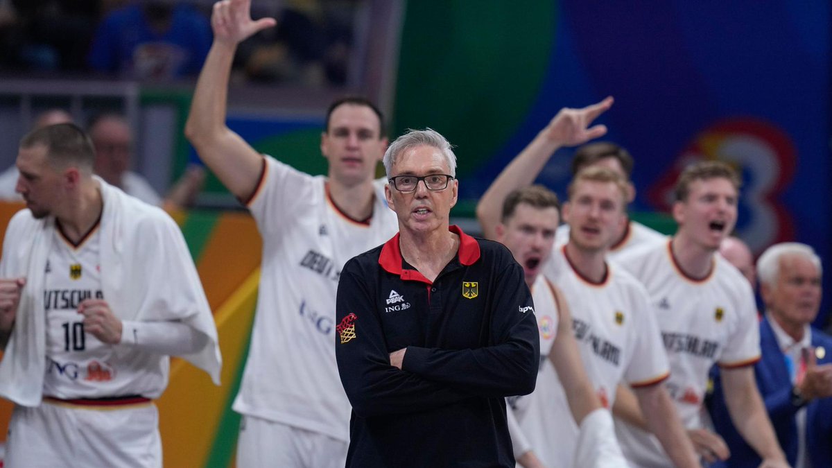 Ladies and Gentlemen,
Deutschlands Trainer des Jahres 2023! 🐐🔥 

#KoerbeFuerD #FIBAWC @DBB_Basketball