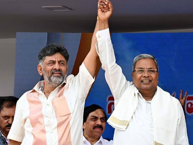 lingadruva's tweet photo. @H_D_Devegowda  ರೆ ಸೋತ ನಿಮ್ಮನ್ನ ರಾಜ್ಯಸಭೆ ಸದಸ್ಯರನ್ನಾಗಿ ಮಾಡಿದ್ದು ಕಾಂಗ್ರೆಸ್ ಮೊದಲು ನಿಮ್ಮ ಸ್ಥಾನಕ್ಕೆ ರಾಜಿನಾಮೆ ನೀಡಿ ಆಮೇಲೆ ಬಿಜೆಪಿ ಜೊತೆ ಮೈತ್ರಿ ಮಾಡ್ಕೊಳ್ಳಿ ಕೋಮುವಾದಿ ಜೊತೆ ಹೋಗ್ತಿರೊ ನೀವು ಜಾತ್ಯಾತೀತ ಅನ್ನೊದನ್ನ ತೆಗೆದುಬಿಡಿ ಇವರ ಮೈತ್ರಿಯಿಂದ ಕಾಂಗ್ರೆಸ್‌ಗೆ ಏನೂ ನಷ್ಟ ಇಲ್ಲ, 20 ಕ್ಕೂ ಹೆಚ್ಚು ಸೀಟು ಗೆಲ್ತೀವಿ.. https://t.co/DNtoMUTrNi