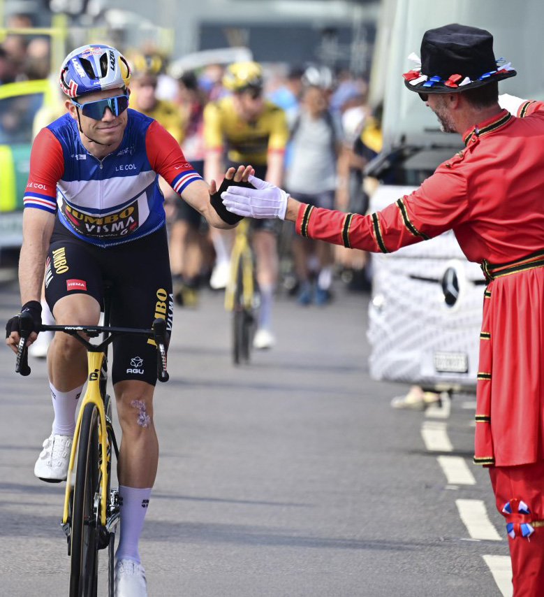 Long Live The King. 👑🇬🇧🇧🇪

@WoutvanAert @JumboVismaRoad @TourofBritain #TourOfBritain