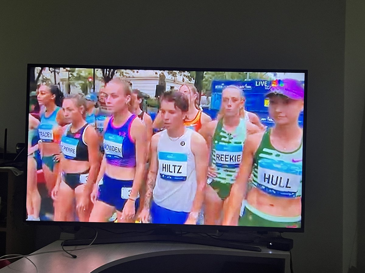 nuttystan's tweet photo. #5thavemile is on !! https://t.co/YPa7Yi5REJ