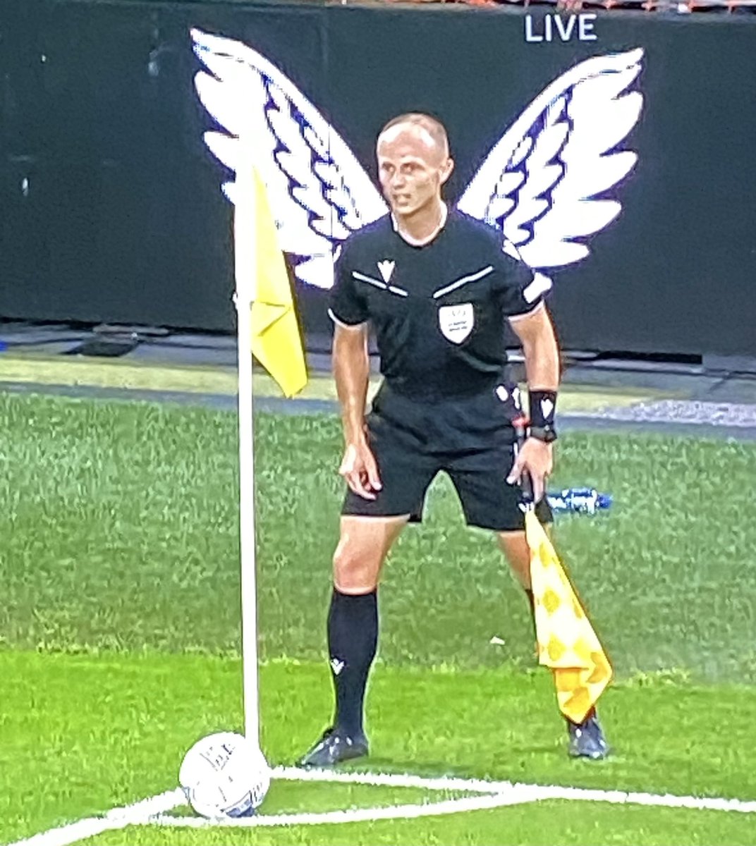 Ik weet nu dat er een engelgrensrechter bestaat

#IRLNED