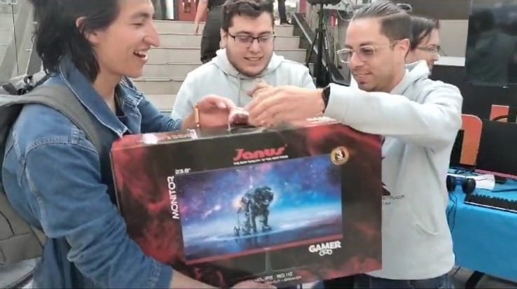 19/Agosto

Grandes felicidades al jefe por GANAR un monitor en el Torneo <a href="/unilagocc/">UNILAGO</a> !!!

Cuidado me trolees las rankeds... Atte: CM