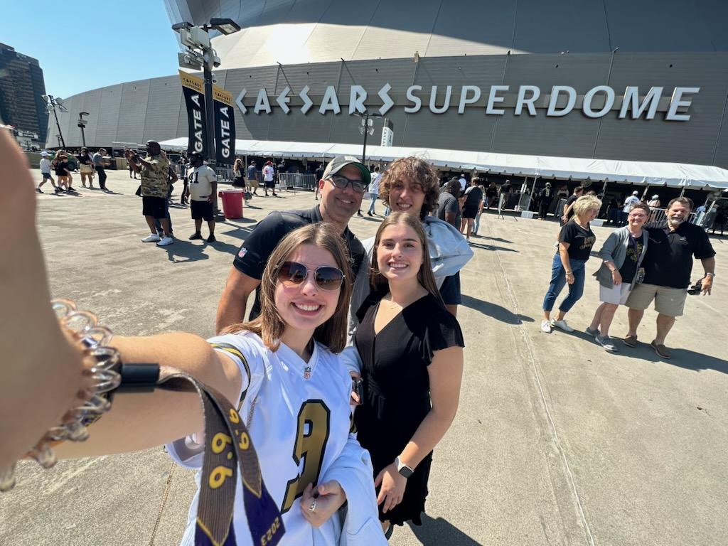 asoudel's tweet photo. Who Dat! Geaux saints! #saintsgameday https://t.co/ehotjTtgc4