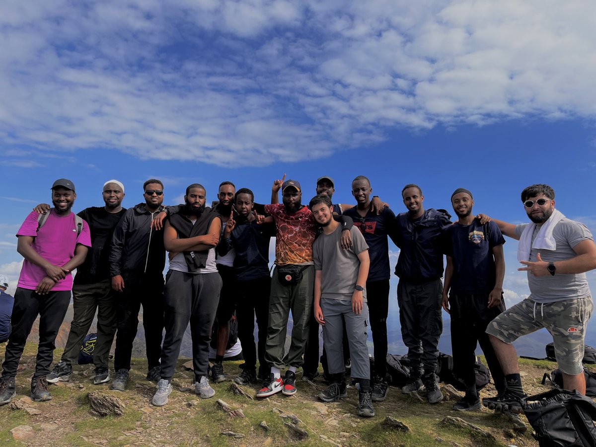 _mohamedmohamud's tweet image. Top of Snowdonia!