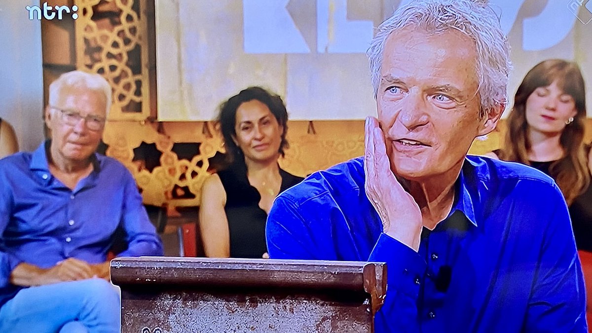 walterdewit's tweet image. Bij #PodiumKlassiek, de opvolger van #PodiumWitteman, is de naamgever Paul #Witteman even terug op TV. Te gast tussen het publiek achter Herman Finkers.