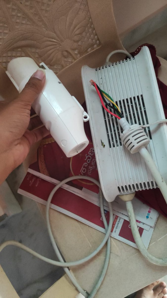 imRafiAhamed's tweet photo. @bhash @OlaElectric 
My charger gun damaged no service man came tto fix https://t.co/a9hMFmLWm2