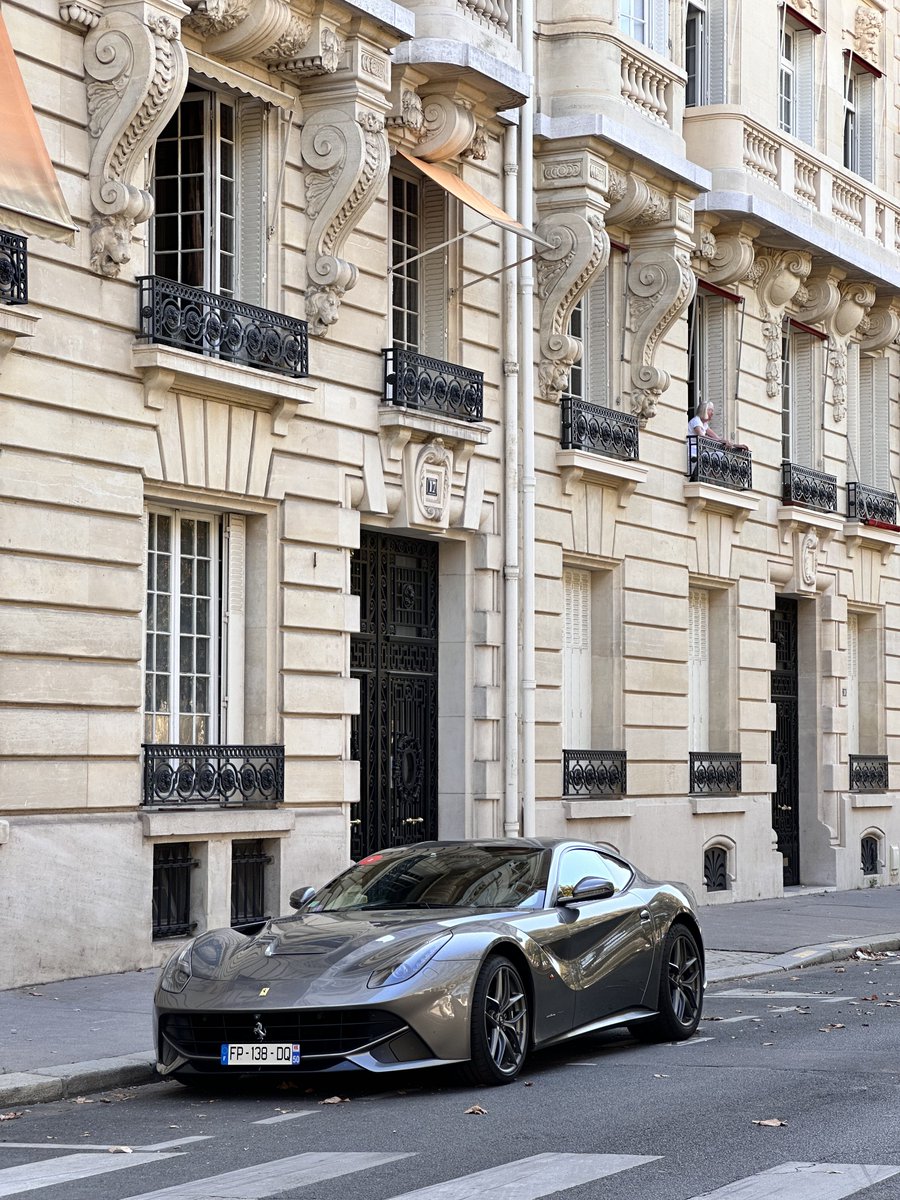 thomasfrancius's tweet photo. sunday morning in Paris ☀️🏁 https://t.co/LAN0XopX7C