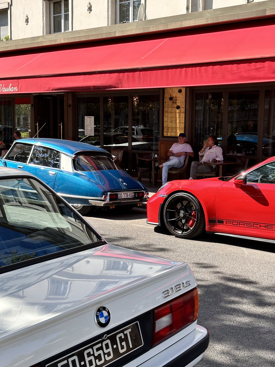 thomasfrancius's tweet photo. sunday morning in Paris ☀️🏁 https://t.co/LAN0XopX7C