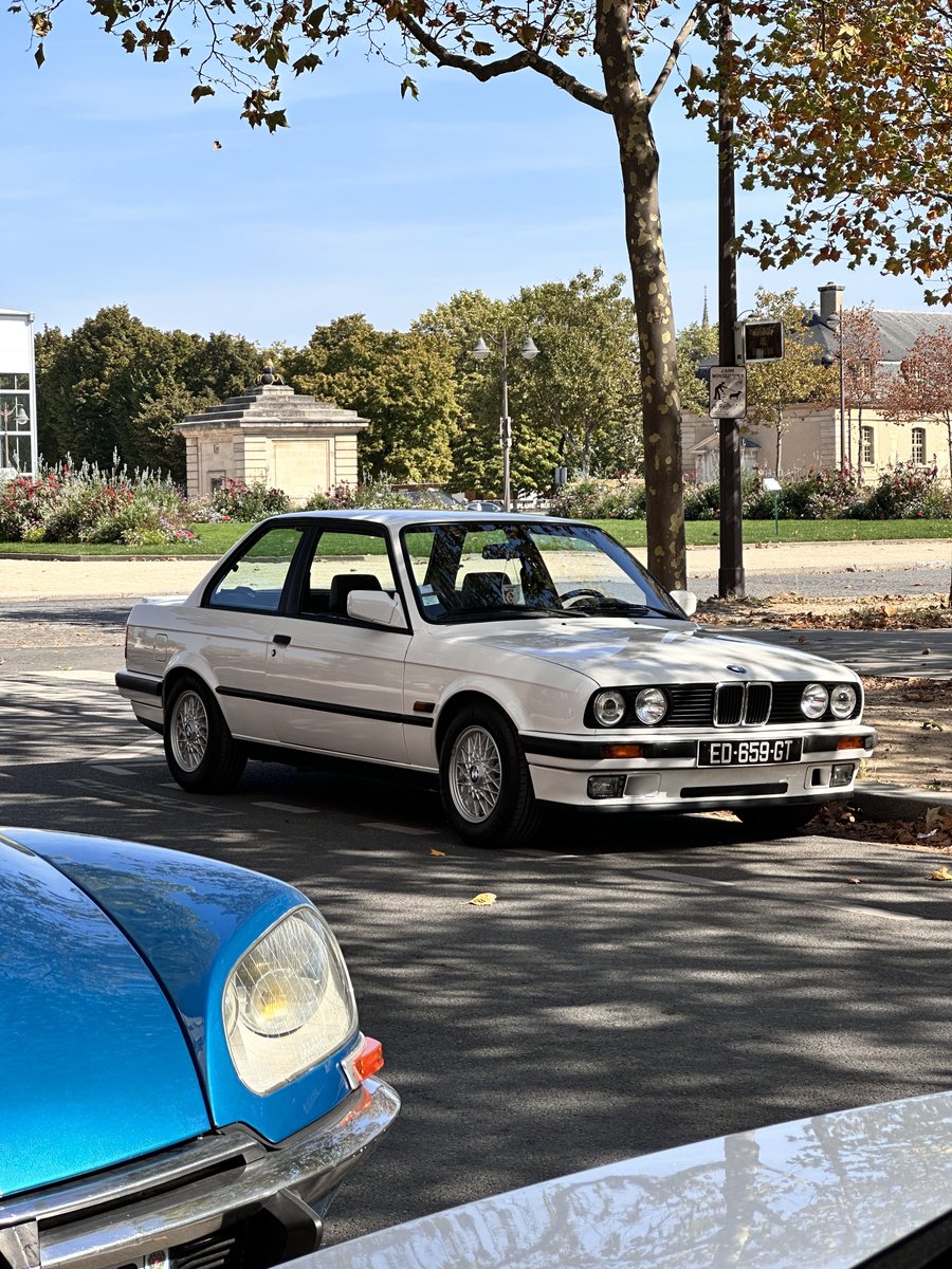 thomasfrancius's tweet photo. sunday morning in Paris ☀️🏁 https://t.co/LAN0XopX7C