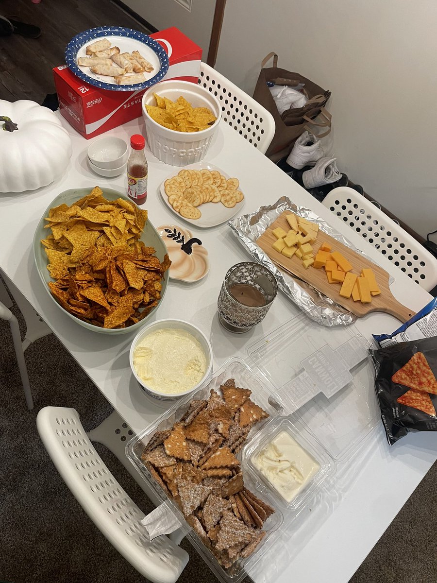gaugerc41's tweet photo. I’ll host a football Sunday every day I don’t give a fuck https://t.co/v2cYXNJqTQ