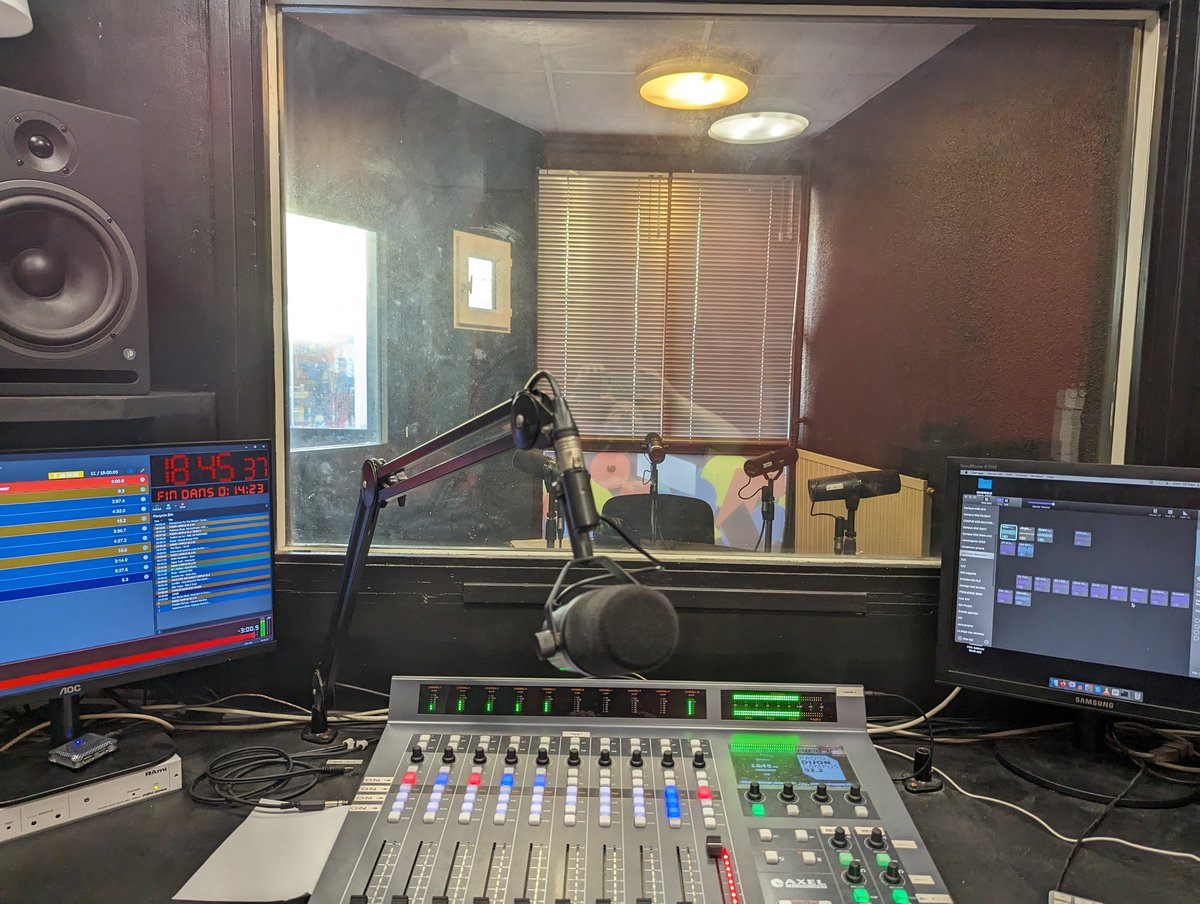 Ce soir, on commence une nouvelle émission en direct sur <a href="/campusdijon/">Radio Dijon Campus</a> sobrement appelé Dimanche Depression.

Bon dimanche à tous !!!