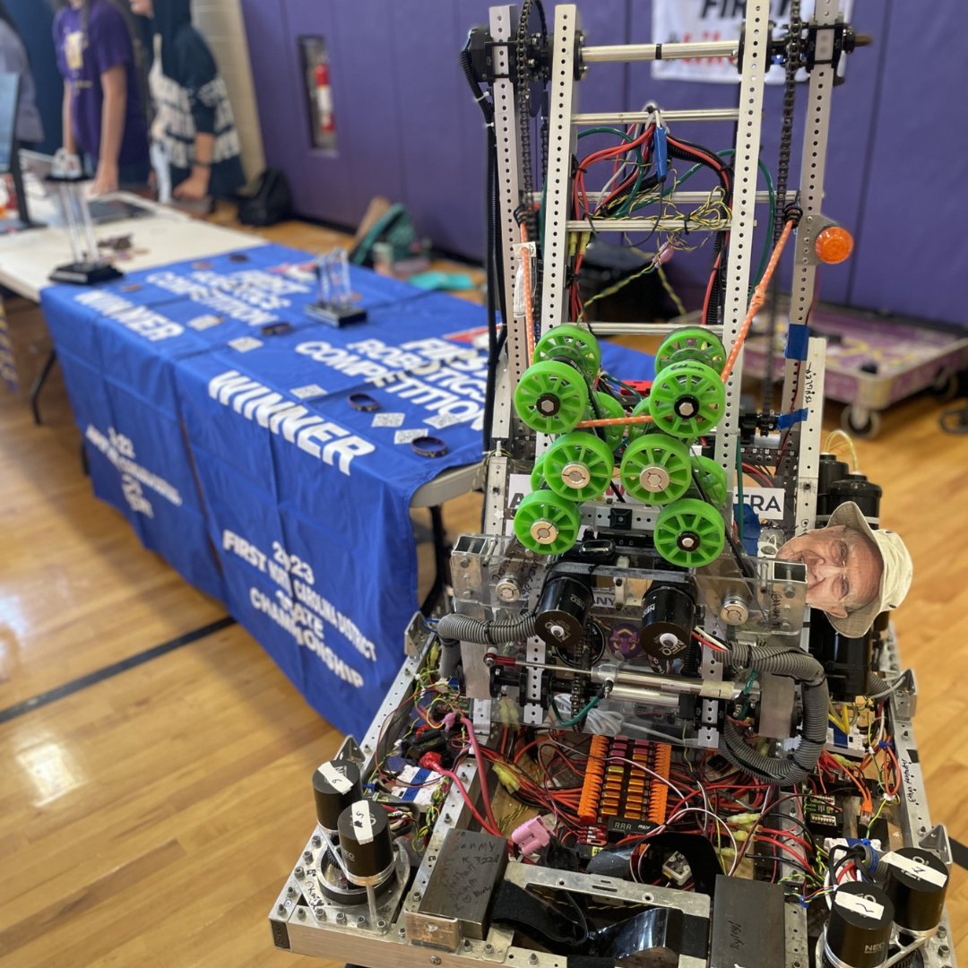 Happy new school year! Here's some highlights from the HSHS Club Expo! Just a reminder that our team interest meeting is this Tuesday, A Lunch in Room 1634. Hope to see everyone there!

#hawktimusprime #frc #firstrobotics #omgrobots #robots
