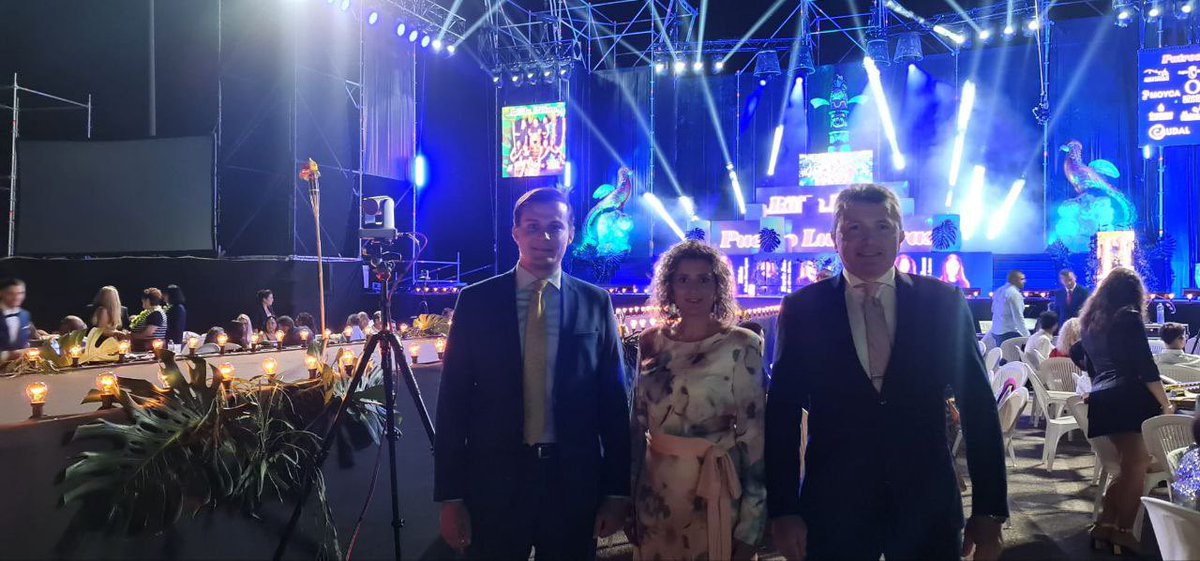 murcia_vox's tweet photo. 🇪🇸Nuestros diputados regionales @PascualSH1972 e @IgnacioArcas 
con la segunda teniente de alcalde @Jermaryrg asisten a la gala de elección y coronación de la reina de las fiestas 2023 de Puerto Lumbreras en honor a la Virgen del Rosario. https://t.co/7lygV9tV0a