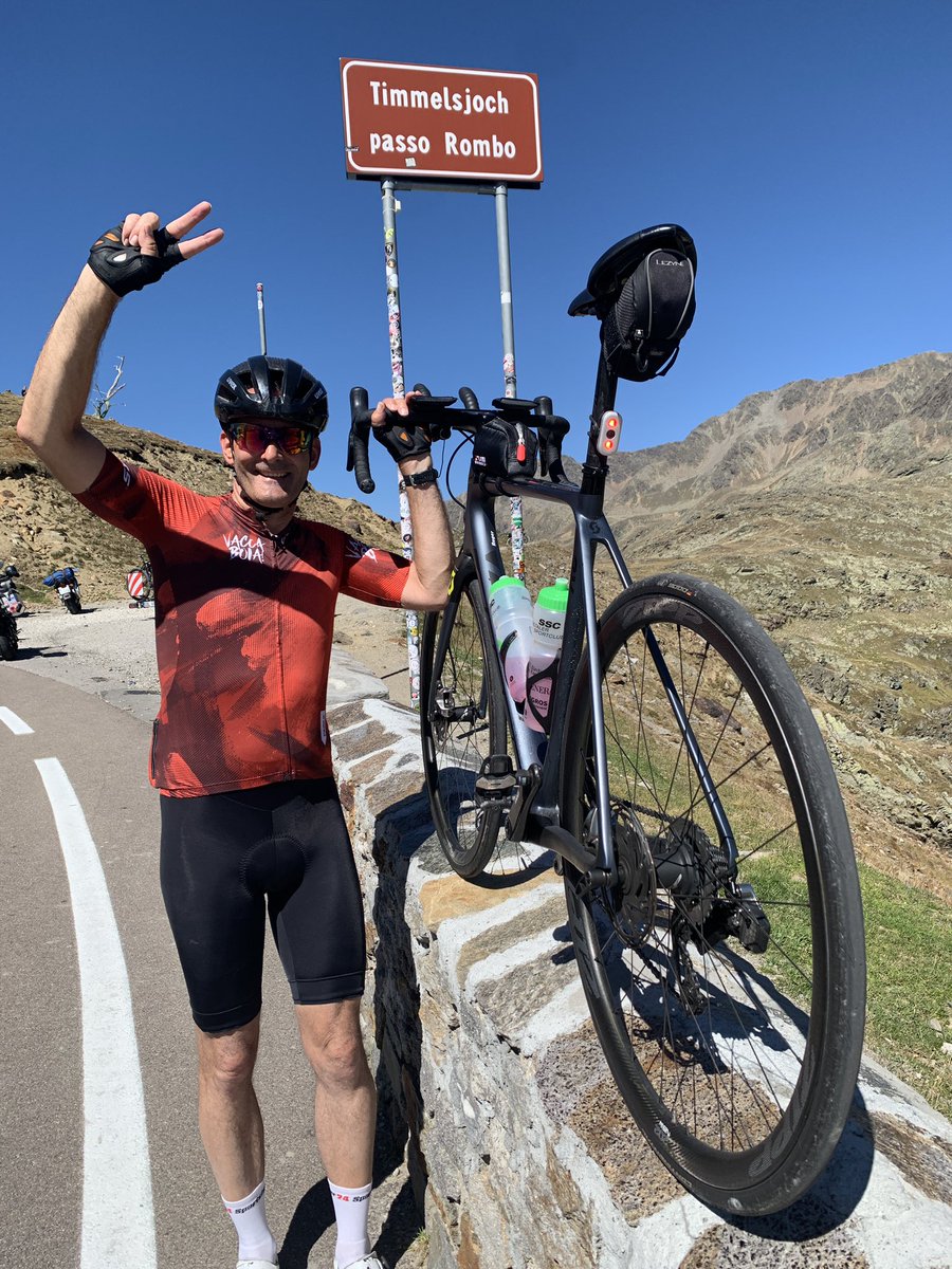 RogerNeukom's tweet photo. #bikeholiday #rennvello #5länderfahrt #timmelsjoch #cycling  900 km / 16000 Höhenmeter 🚵‍♂️🚀🌞 https://t.co/b3PC0KPFtM