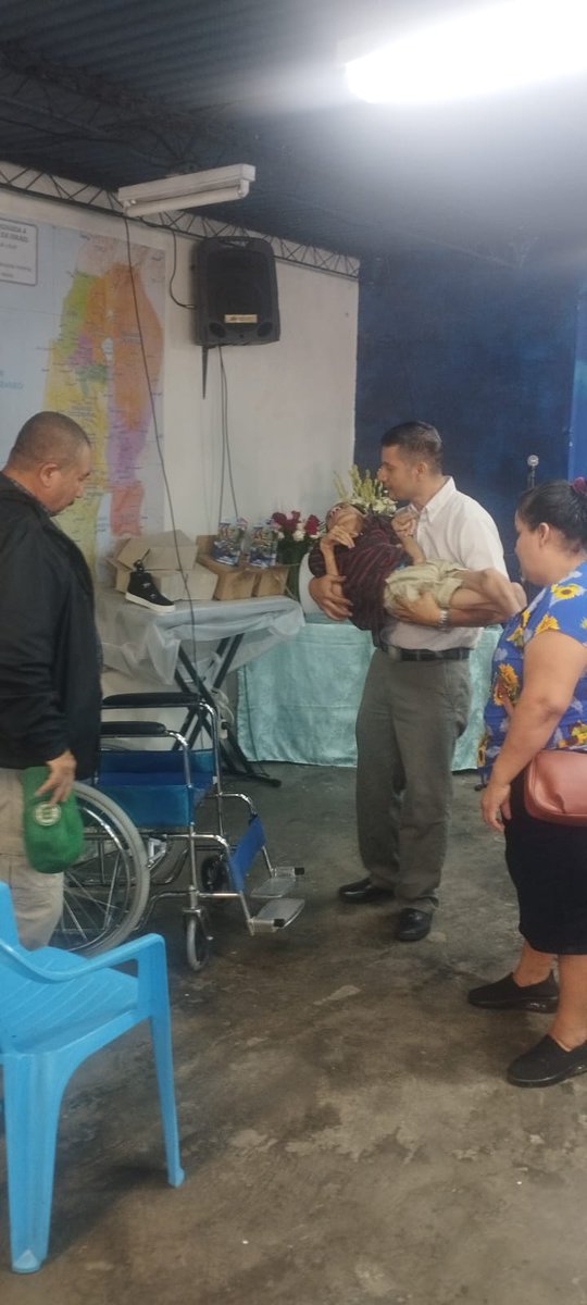 SamaritanosP's tweet photo. #DIOSESBUENO día de mucha bendición,  hoy entregamos una silla de ruedas y pampers a un niño que tanto lo necesitaba,  gracias a las amigas que donaron silla y pampers. #JUNTOSPODEMOSHACERMAS  @david_marroco @HpdNoticias @lexpineda @Rc1993NEMESIS @rockwell_well https://t.co/B1BxoIRBje