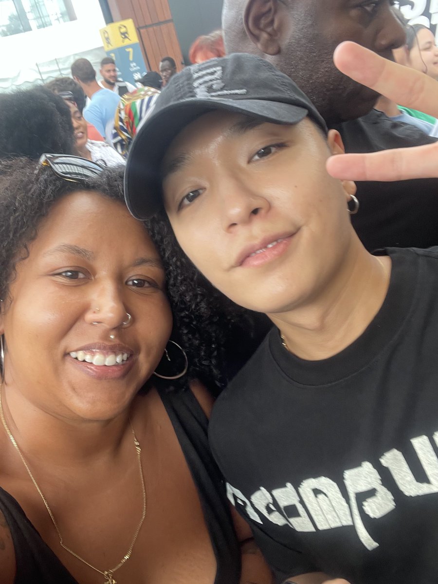 featdefsoul's tweet photo. I SAW SIMON DOMINIC OMG HE’S SO SWEET
#simondominic #simondominicinparis #kstreetfestival
#darkroomstudio https://t.co/hXB6K4kzc7