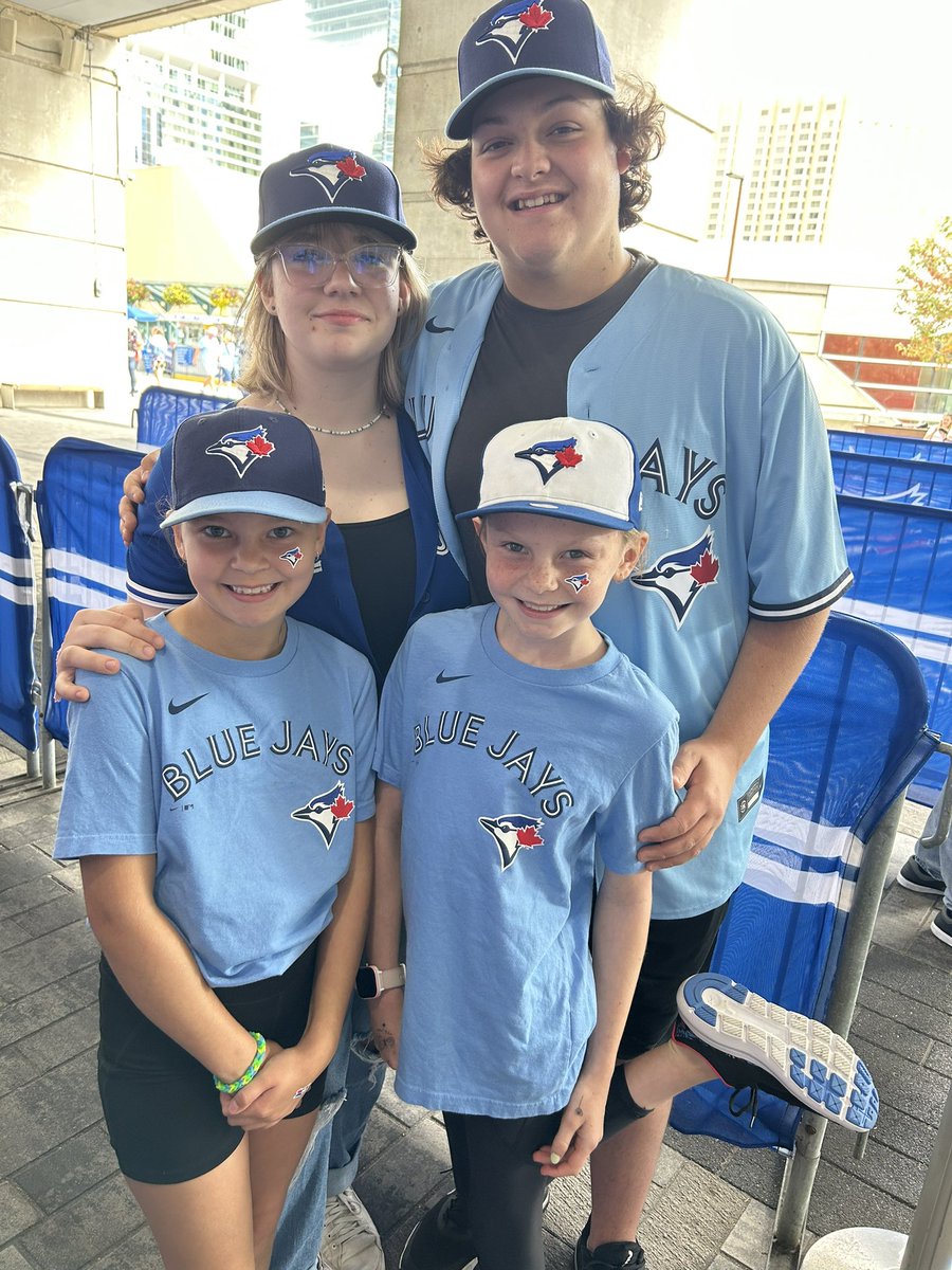 ShannSimms's tweet photo. @BlueJays read to watch the Jays WIN! https://t.co/lSuvnDe5xa