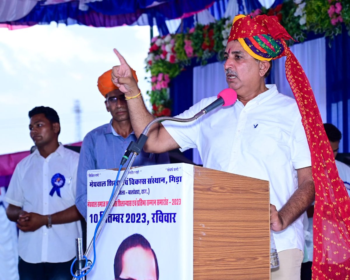 Barmer_Harish's tweet photo. आज का दिन गिड़ा के भविष्य के लिए बहुत महत्वपूर्ण रहा। गिड़ा मुख्यालय पर 'मेघवाल शिक्षण एवं विकास संस्थान' द्वारा आयोजित 'मेघवाल समाज छात्रावास शिलान्यास' कार्यक्रम का साक्षी बनकर सफल आयोजन के लिए समाज के प्रबुद्धजनों को शुभकामनाएँ दी। https://t.co/Y7ArRNx4t9