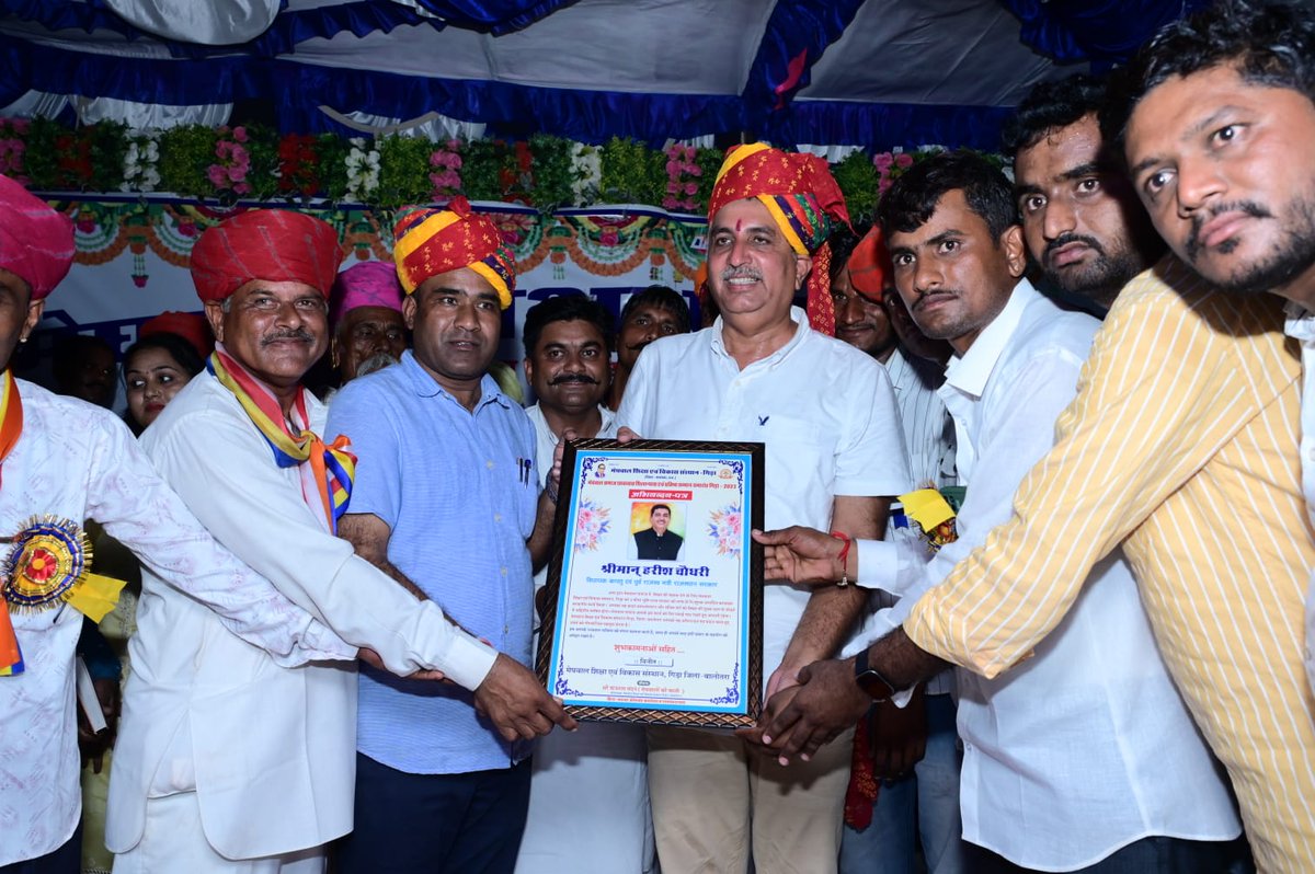 Barmer_Harish's tweet photo. आज का दिन गिड़ा के भविष्य के लिए बहुत महत्वपूर्ण रहा। गिड़ा मुख्यालय पर 'मेघवाल शिक्षण एवं विकास संस्थान' द्वारा आयोजित 'मेघवाल समाज छात्रावास शिलान्यास' कार्यक्रम का साक्षी बनकर सफल आयोजन के लिए समाज के प्रबुद्धजनों को शुभकामनाएँ दी। https://t.co/Y7ArRNx4t9