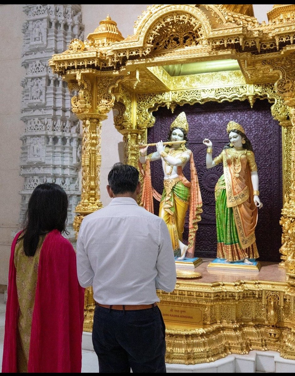 श्री कृष्ण शरणम ममः 
इंग्लैंड के प्रधानमंत्री श्री ऋषि सुनाक 🙏