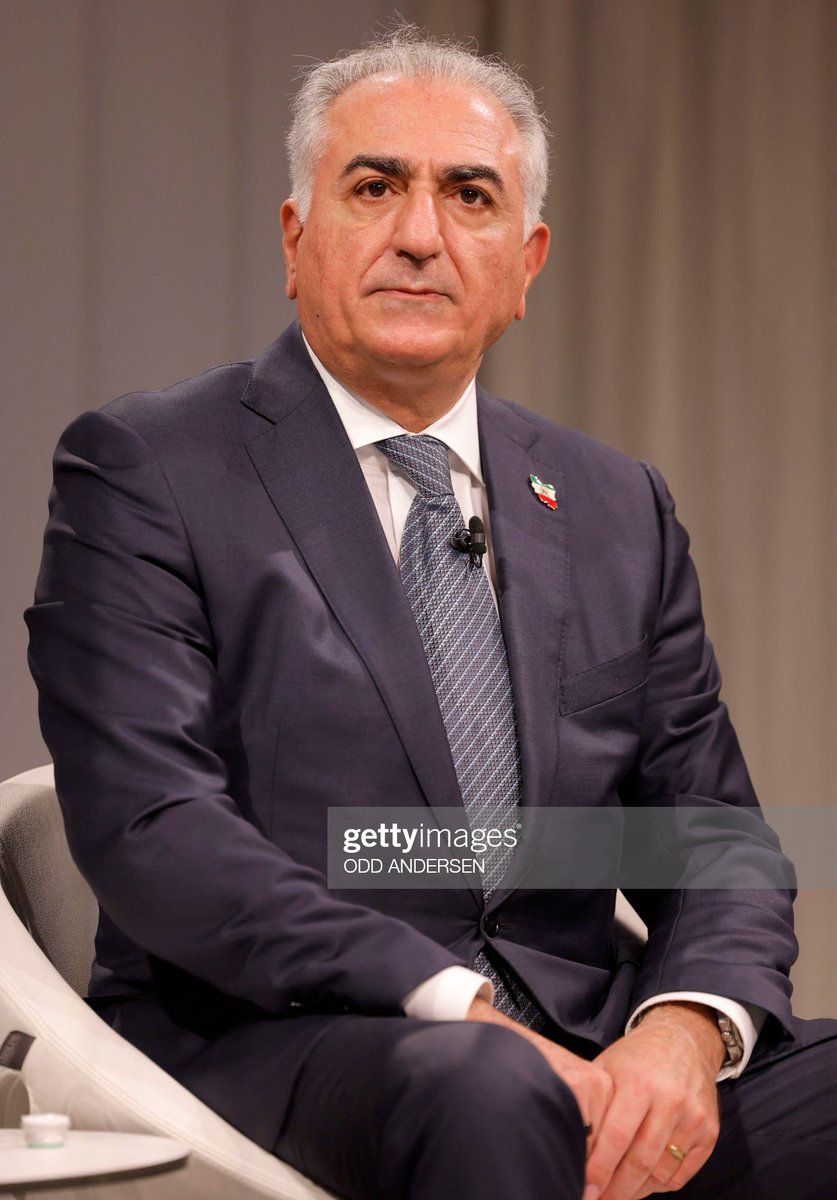 realRayanAmiri's tweet photo. آغاز طوفان توئیتری با هشتگ #پهلوی_امید_ملت
در حمایت از رهبری اعلیحضرت همایون شاهنشاه ایران، رضاشاه دوم، پهلوی سوم، رئيس نهاد پادشاهی ایران و رهبر انقلاب ملی ایران، در جهت یادآوری خدمات و اقدامات خاندان ایرانساز پهلوی https://t.co/LS3aVjT7r8
